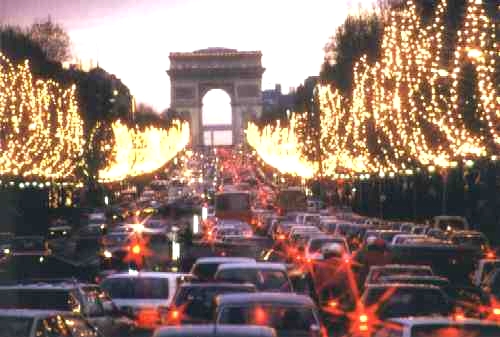 Arc de Triumphe und Champs Elysées