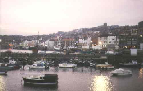 Der Hafen von Scarborough im Abendlicht