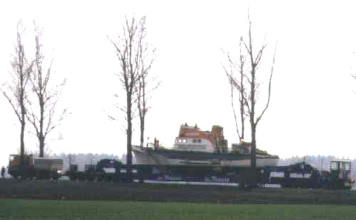 Seenotrettungskreutzer 'Theodor Heuss' auf dem Weg ins Deutsche Museum