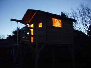 Kinderhaus by night